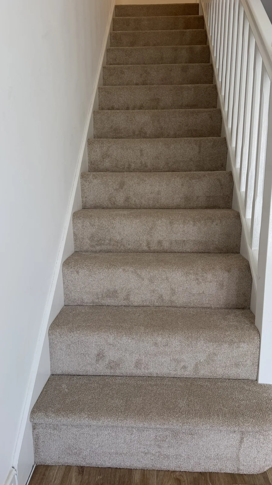 Beige carpet fitted on a staircase