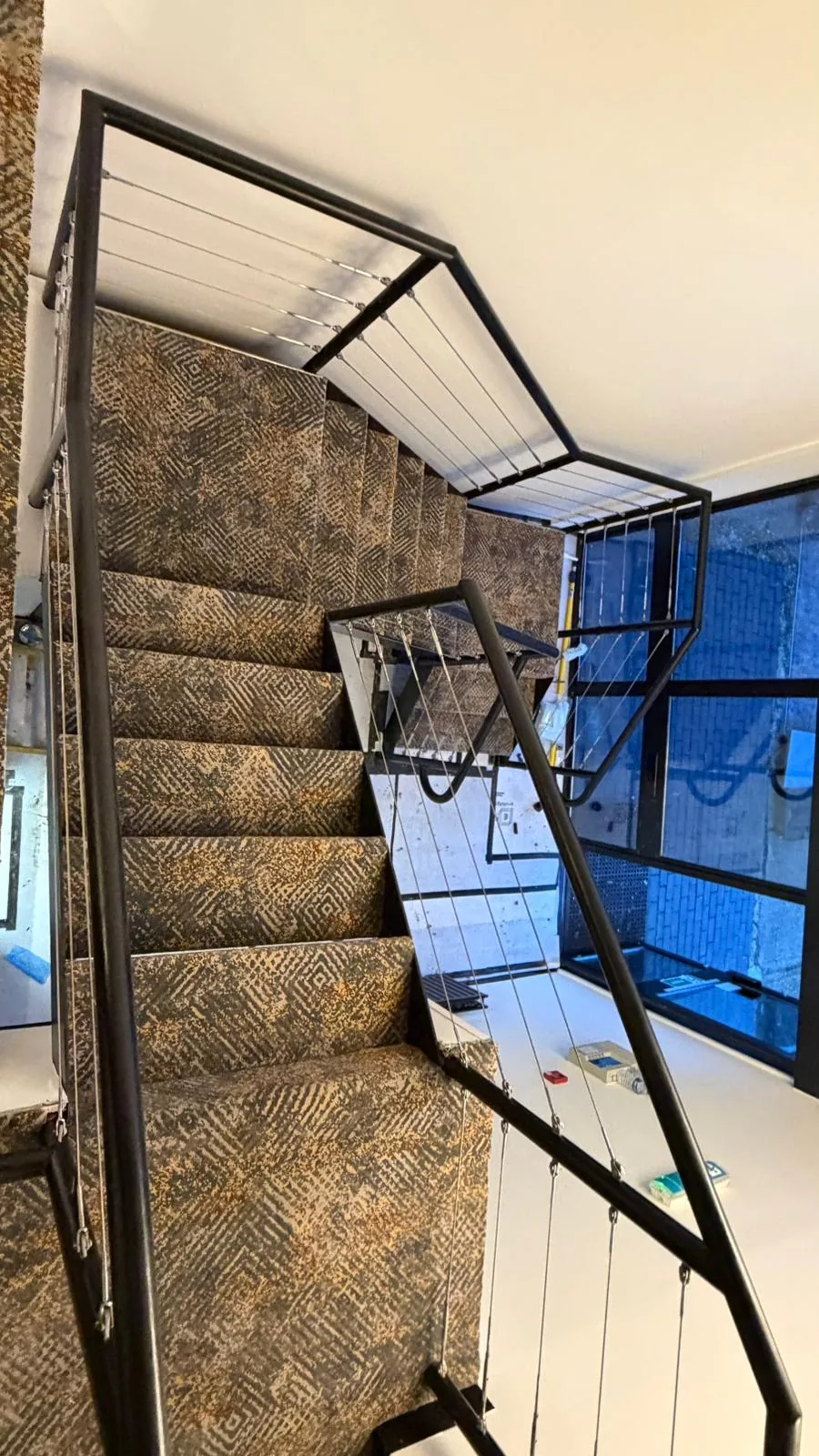 Patterned carpet fitted on a metal staircase